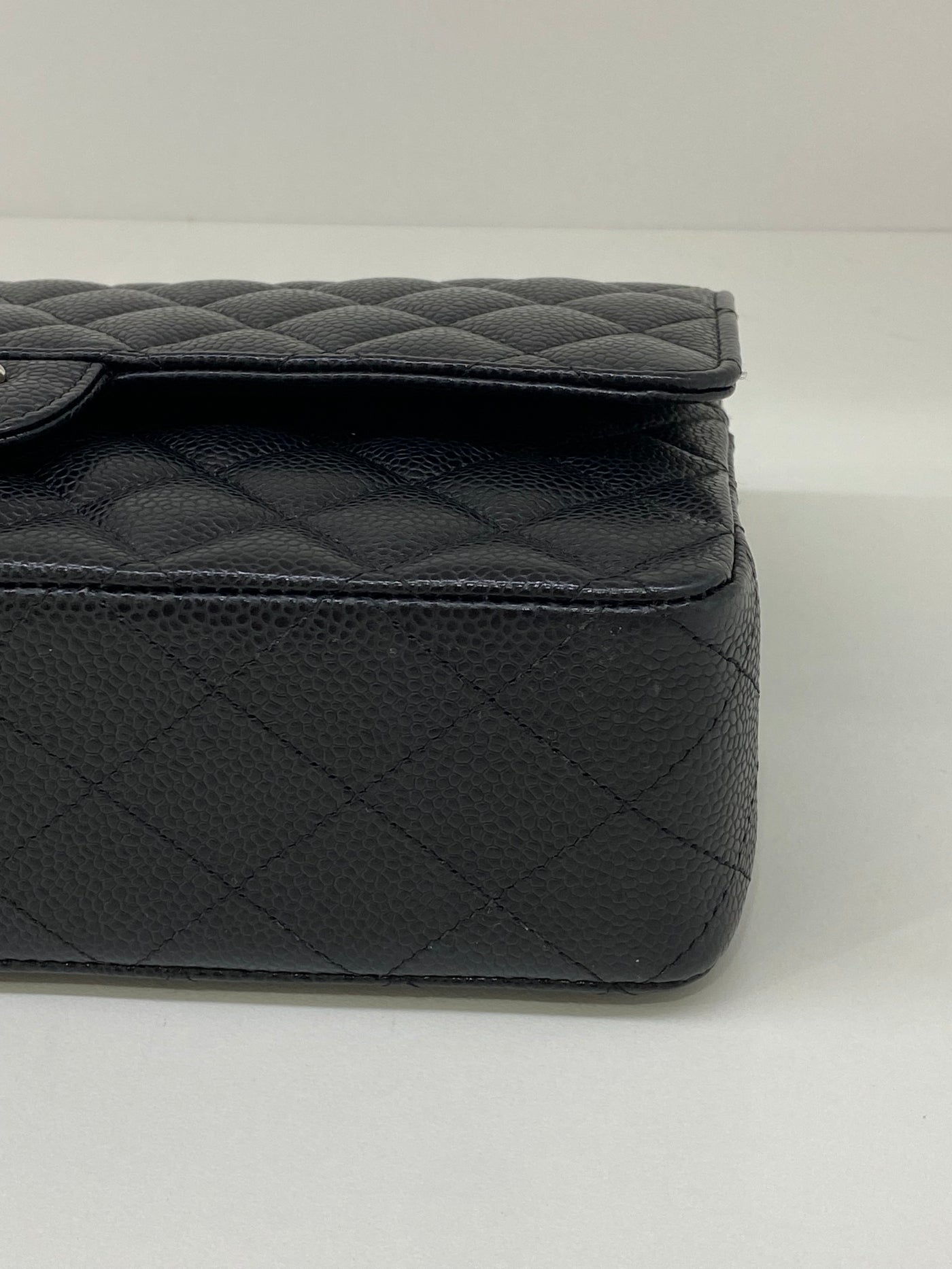 Chanel Classic Flap Medium Black Caviar SHW