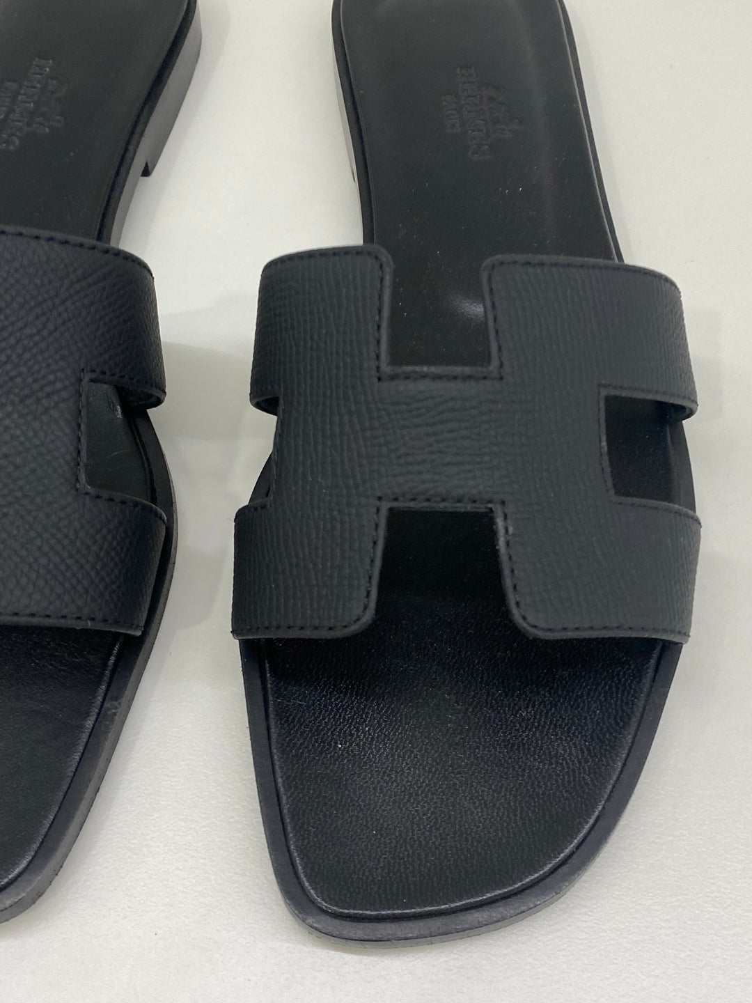 Hermes Black Oran Size – PH Luxury Consignment - Main Image