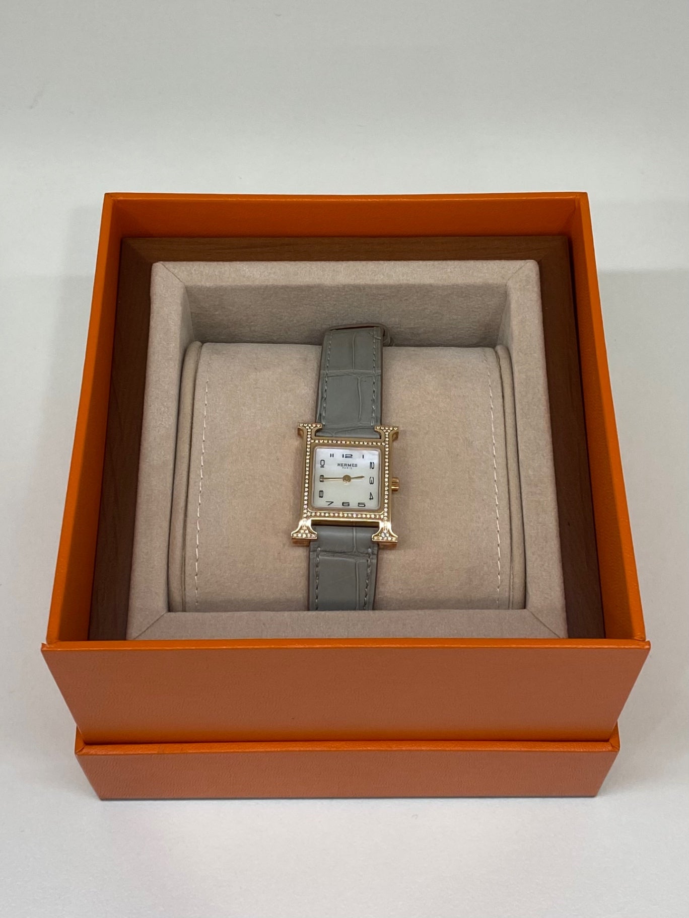 Hermès Watch Grey and Gold
