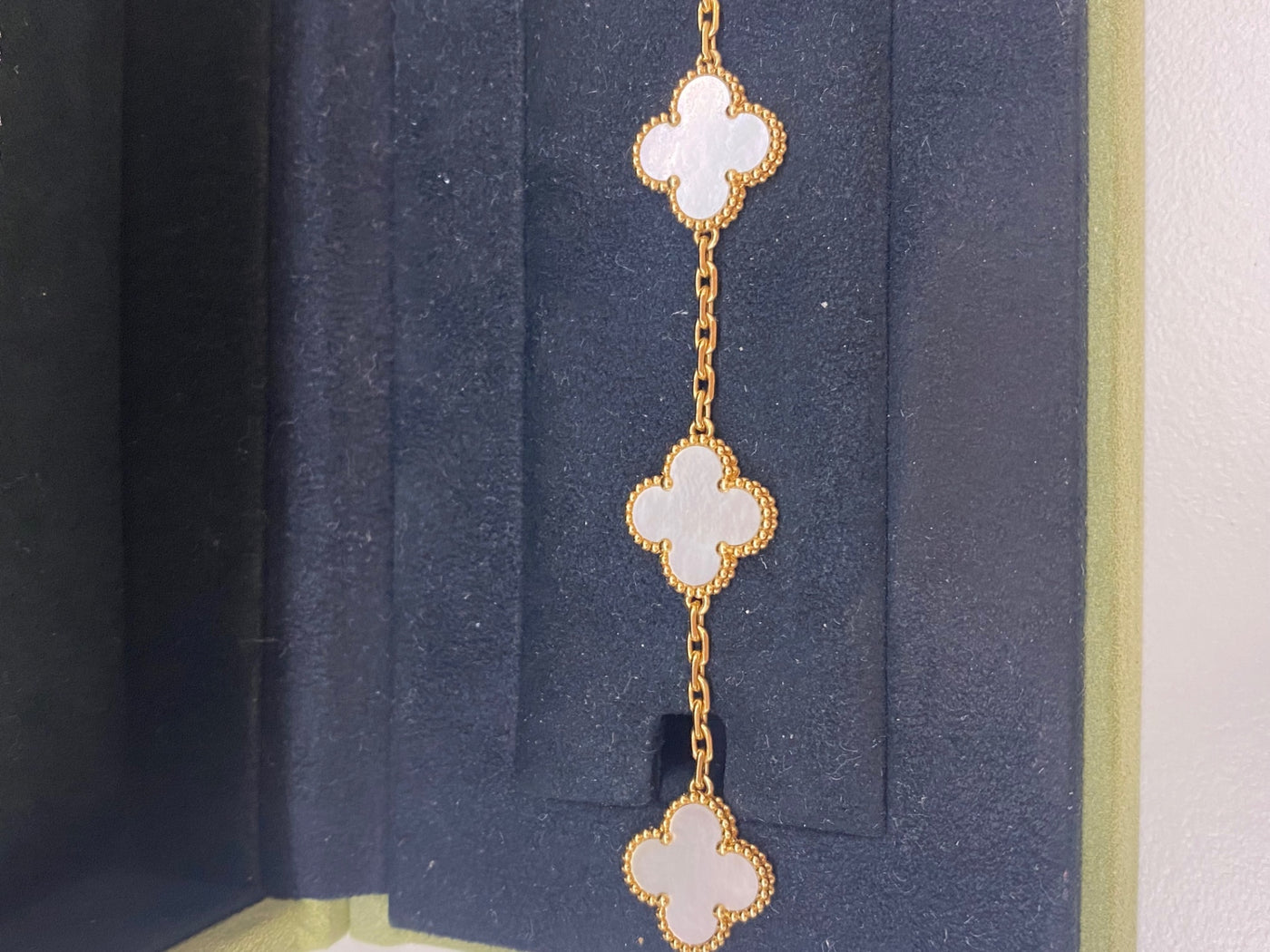 Van Cleef & Arpels Jewelry Set White and Gold