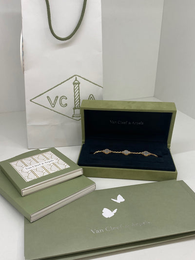 Van Cleef & Arpels Jewelry Set White and Gold