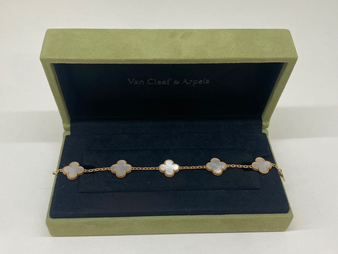 Van Cleef & Arpels Jewelry Set White and Gold