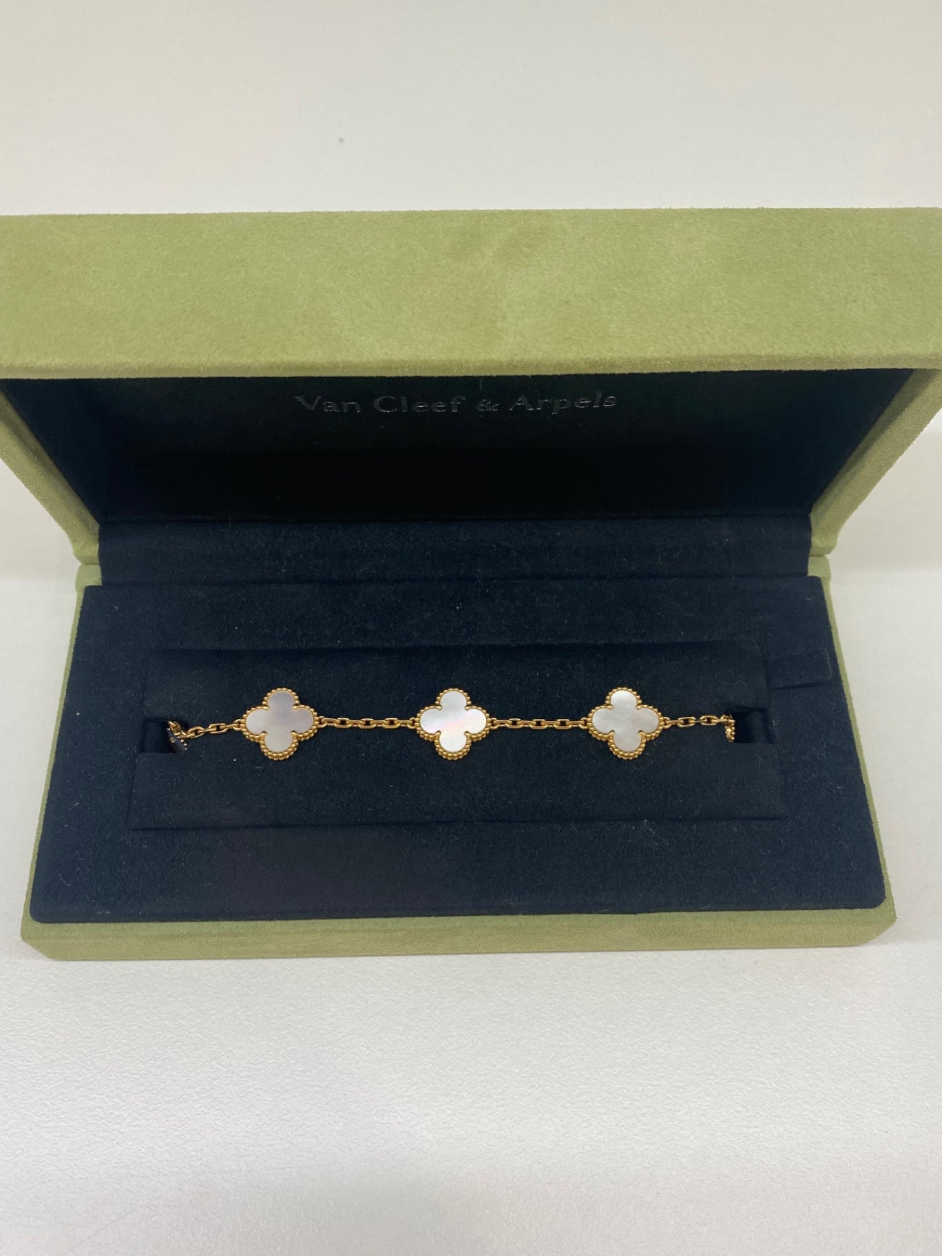 Van Cleef & Arpels Jewelry Set White and Gold