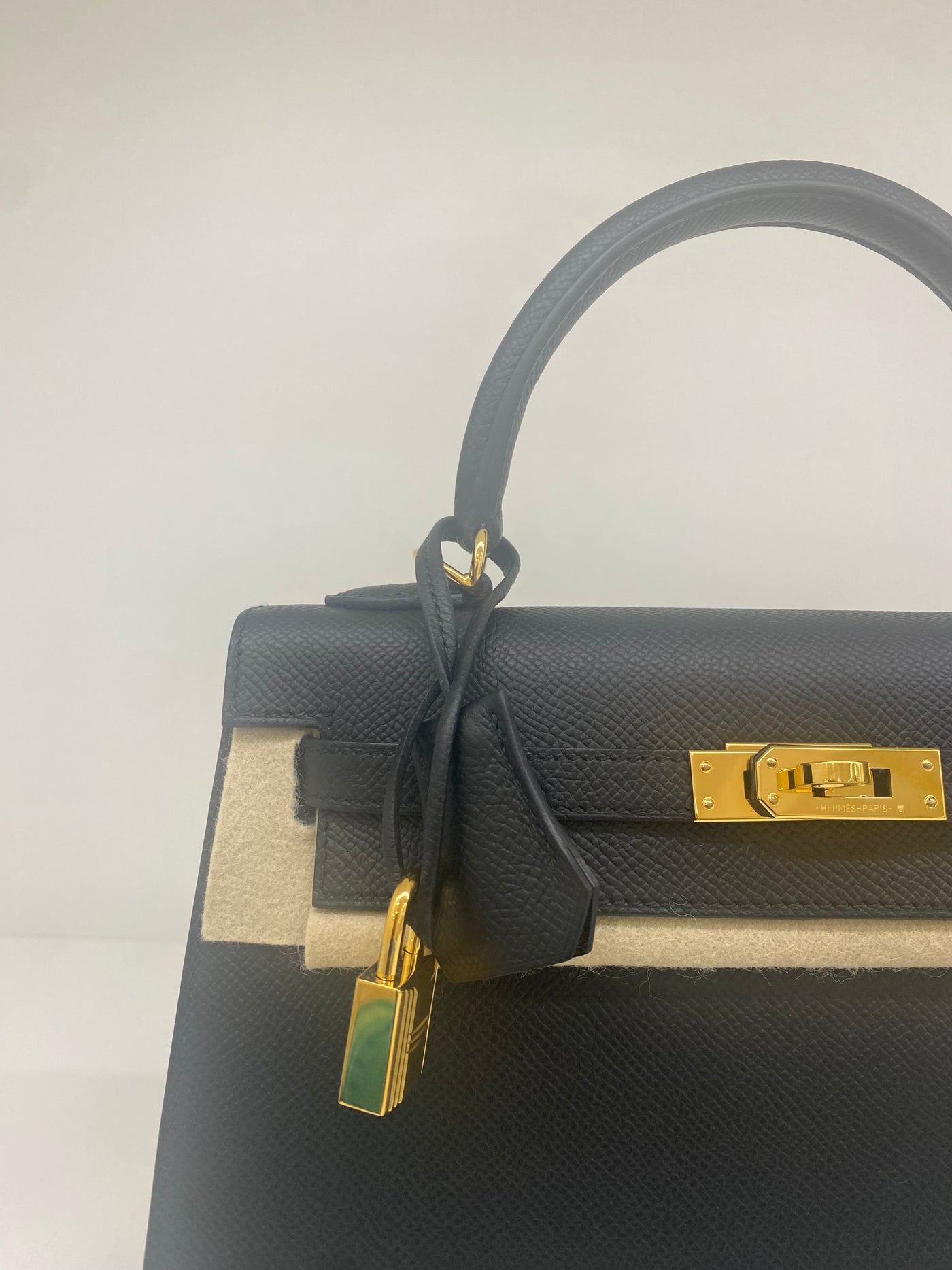 Hermes Kelly 25 - Black GHW (U Stamp)