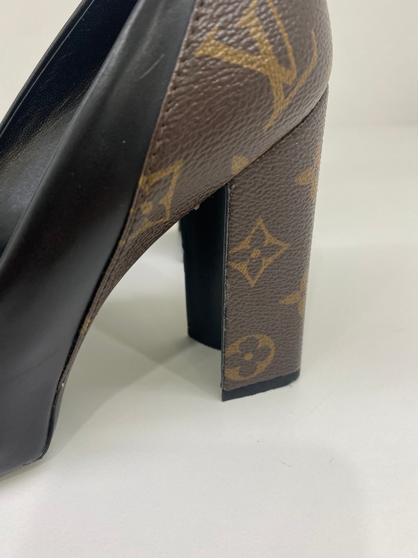 Louis Vuitton High Heels Black & Monogram 37