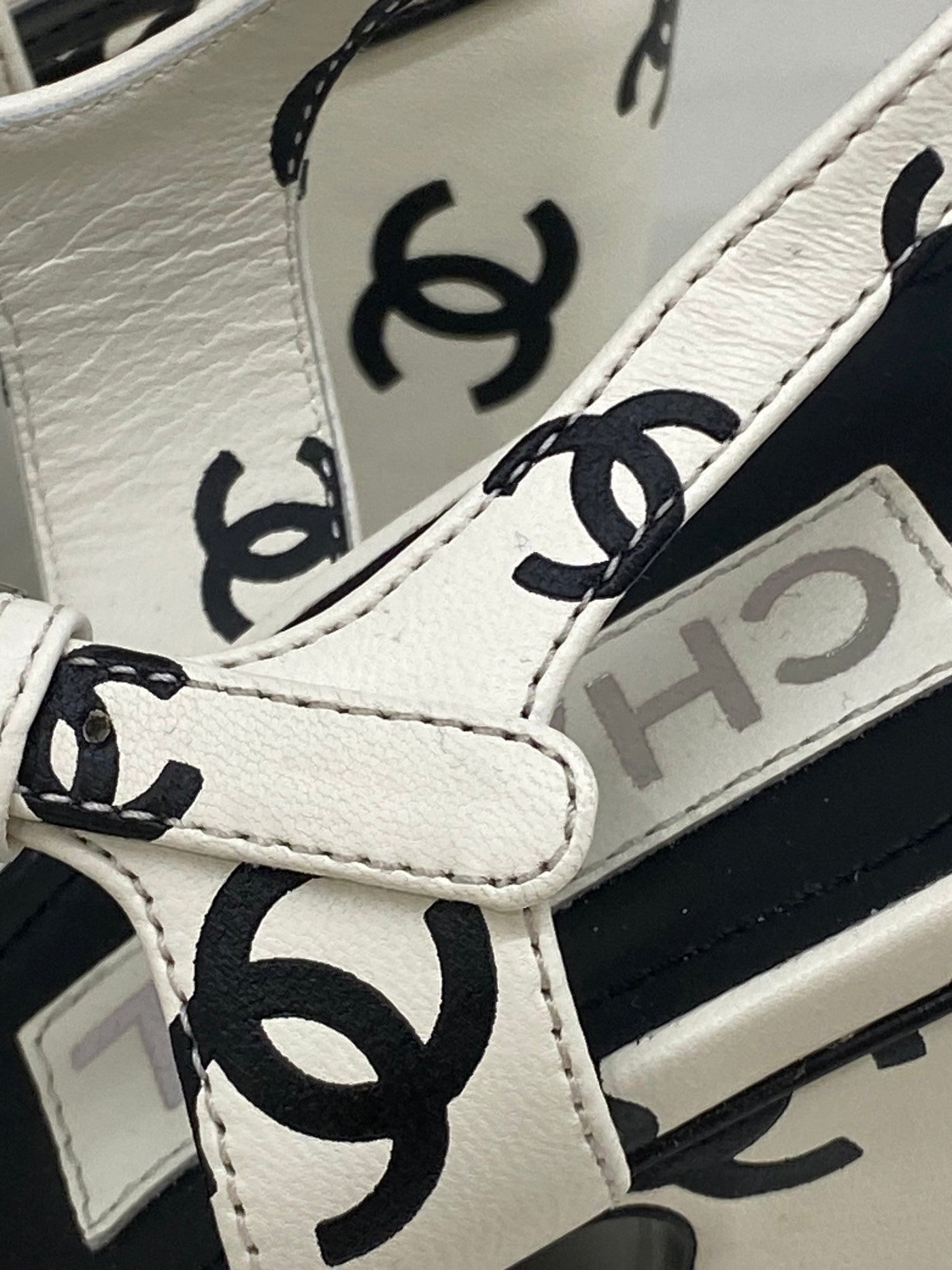 Chanel Black/White Logo Heels Size 40