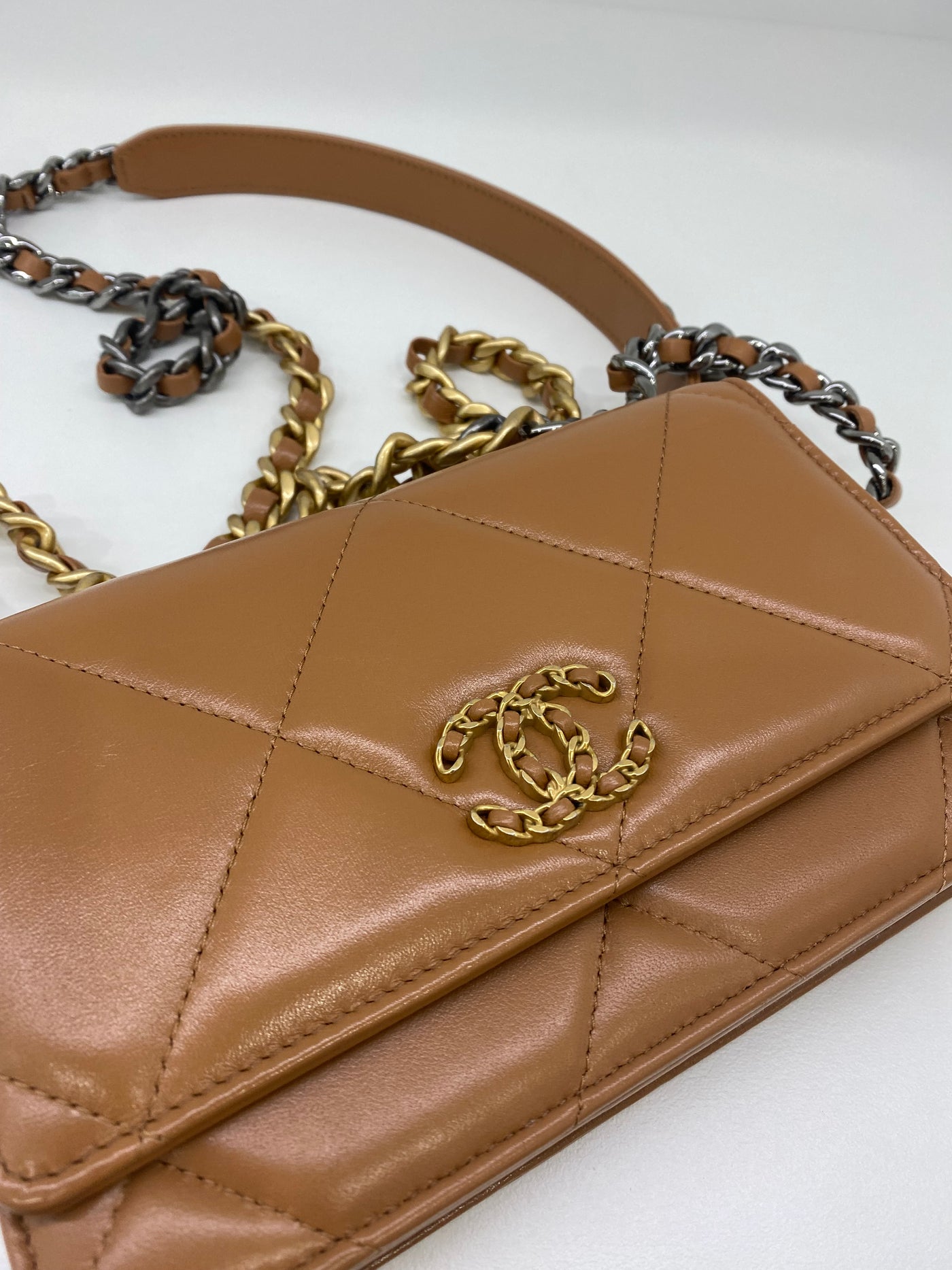 Chanel 19 WOC Caramel