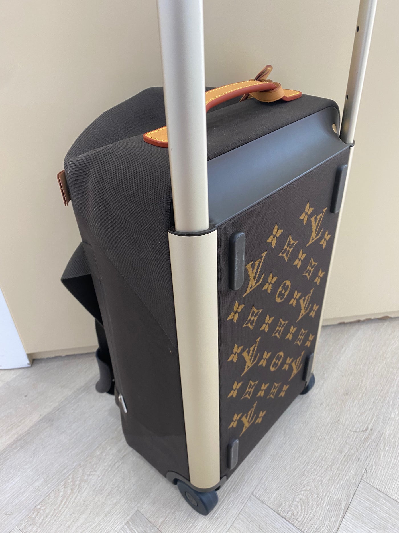 Louis Vuitton Horizon Soft Duffle 55 Roller Bag