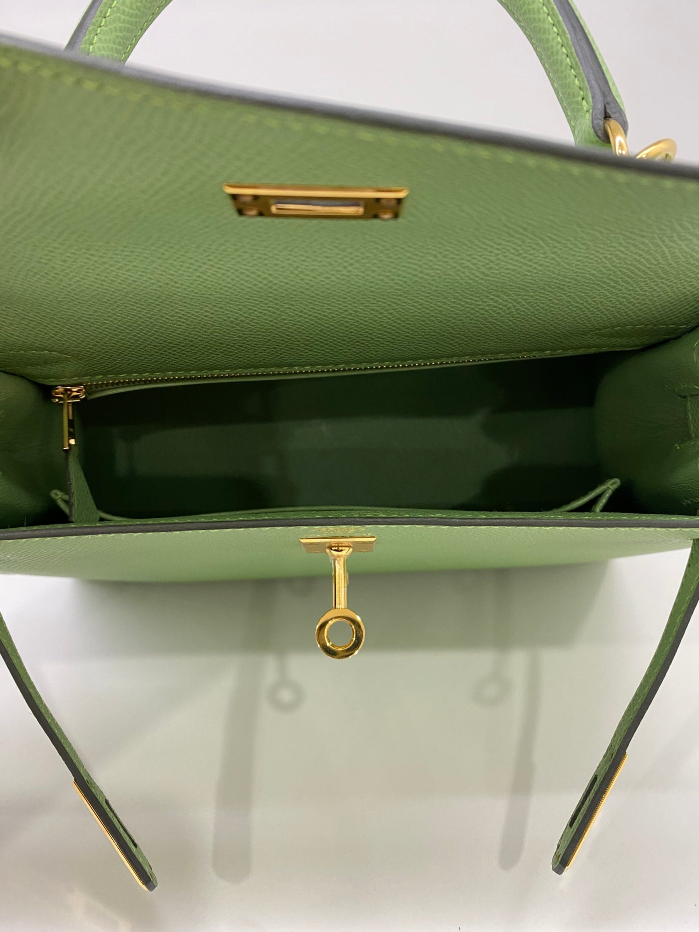 Hermès Kelly 25 Sellier Vert Criquet GHW