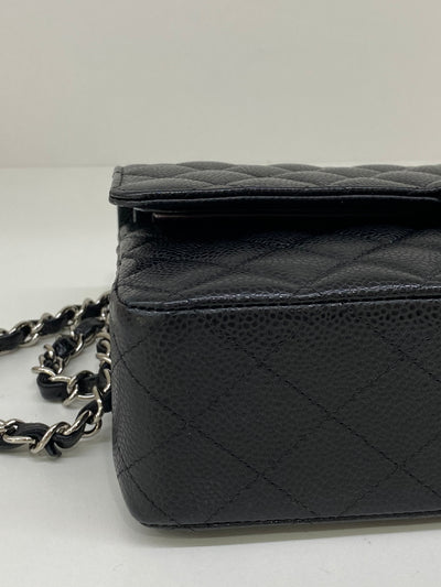 Chanel Classic Flap Medium Black Caviar SHW