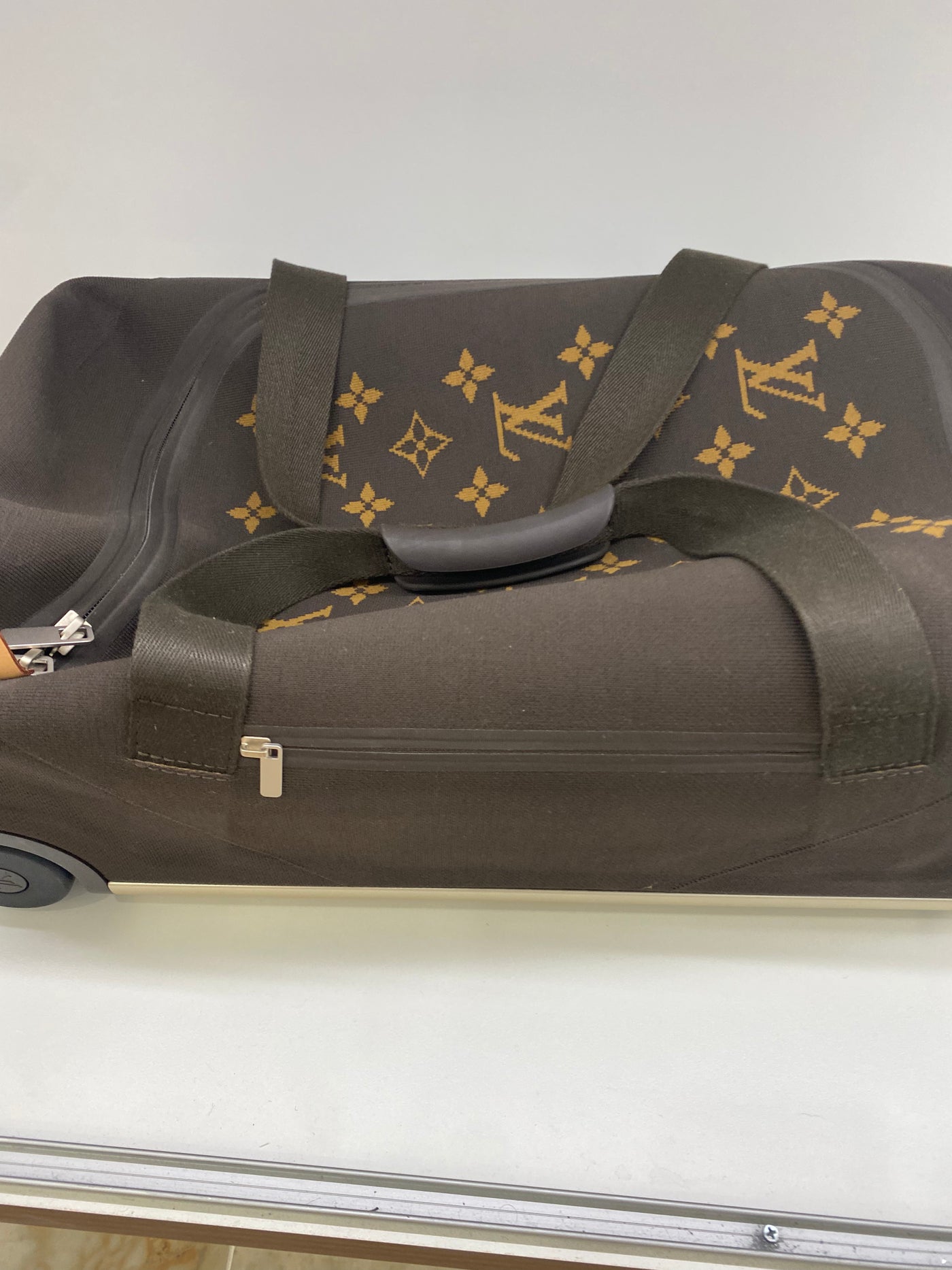 Louis Vuitton Horizon Soft Duffle 55 Roller Bag