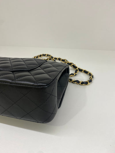 Chanel Classic Flap - Medium Black GHW (microchipped)
