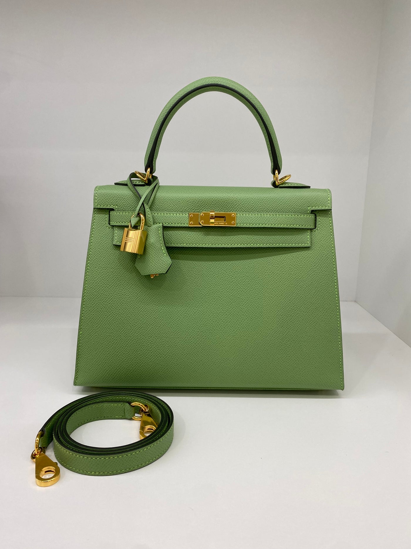 Hermès Kelly 25 Sellier Vert Criquet GHW