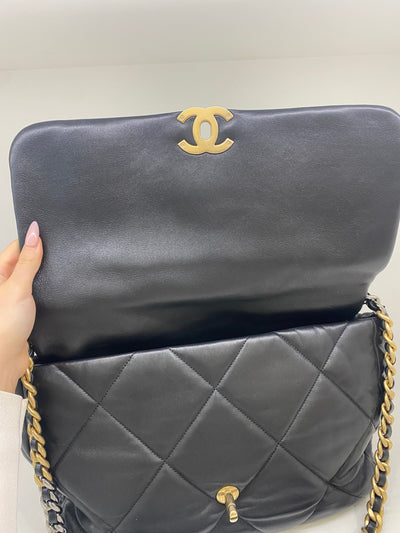 Chanel 19 Maxi Flap Black Lambskin