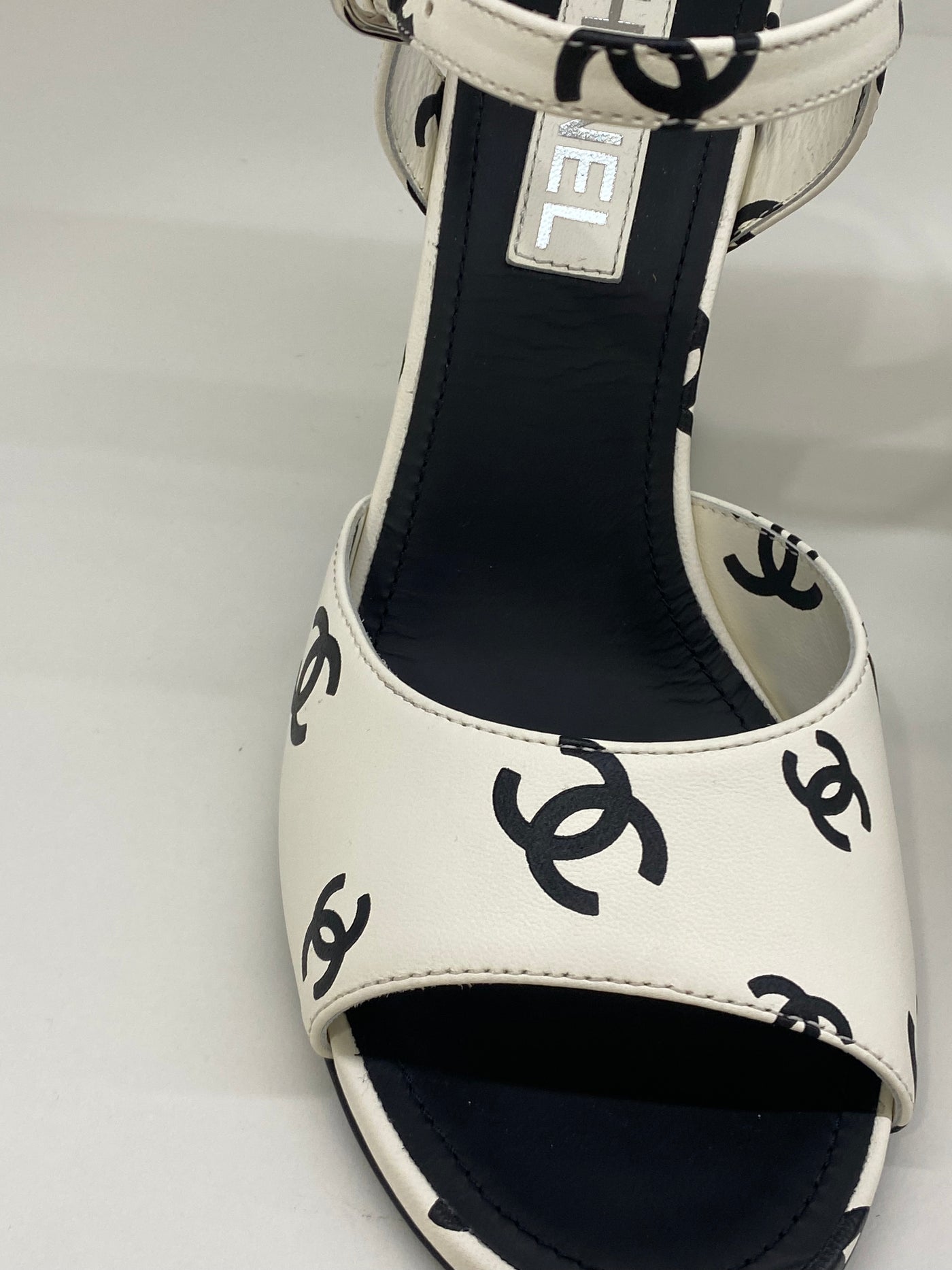 Chanel Black/White Logo Heels Size 40