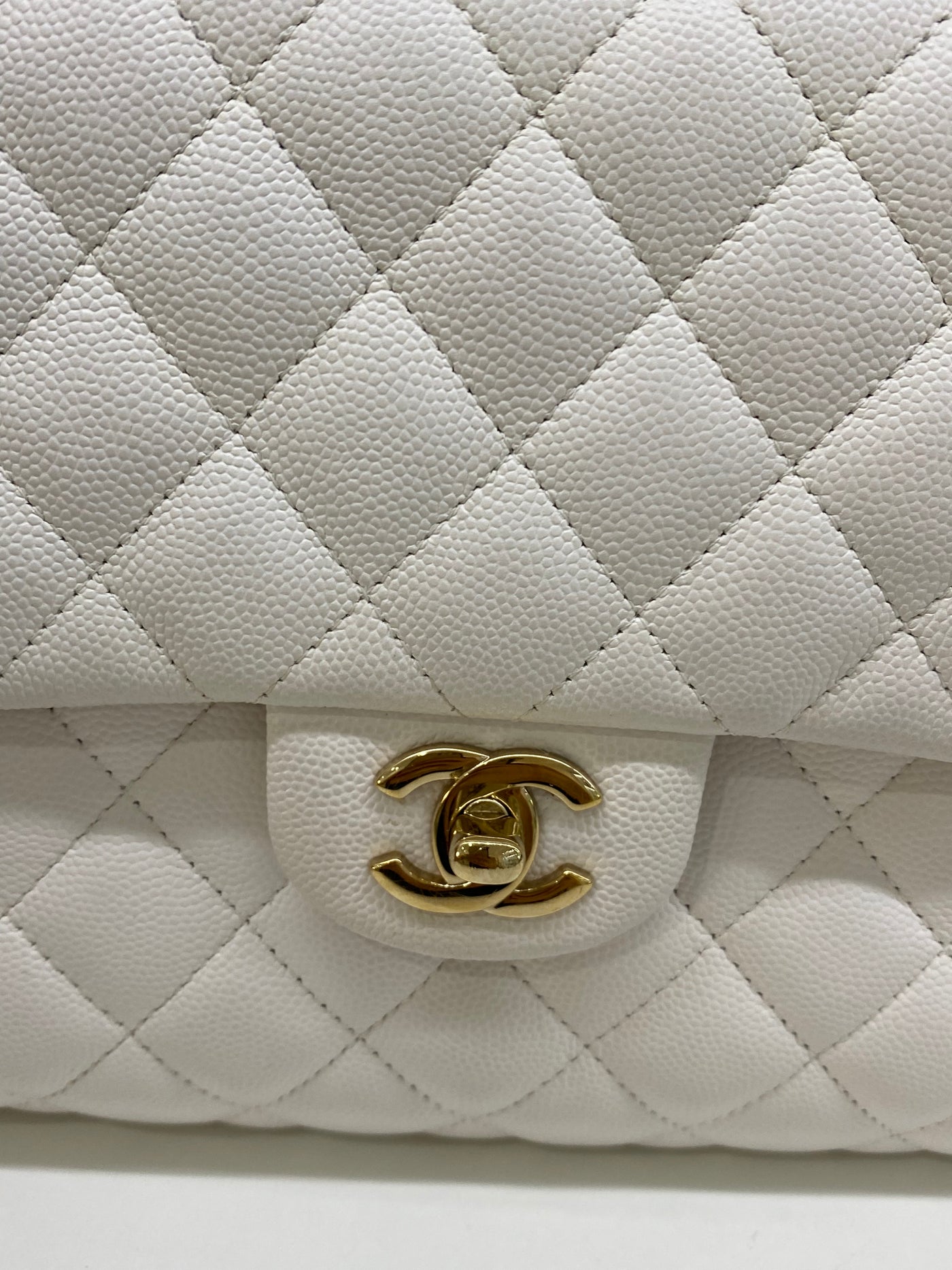 Chanel Clutch Off-White GHW