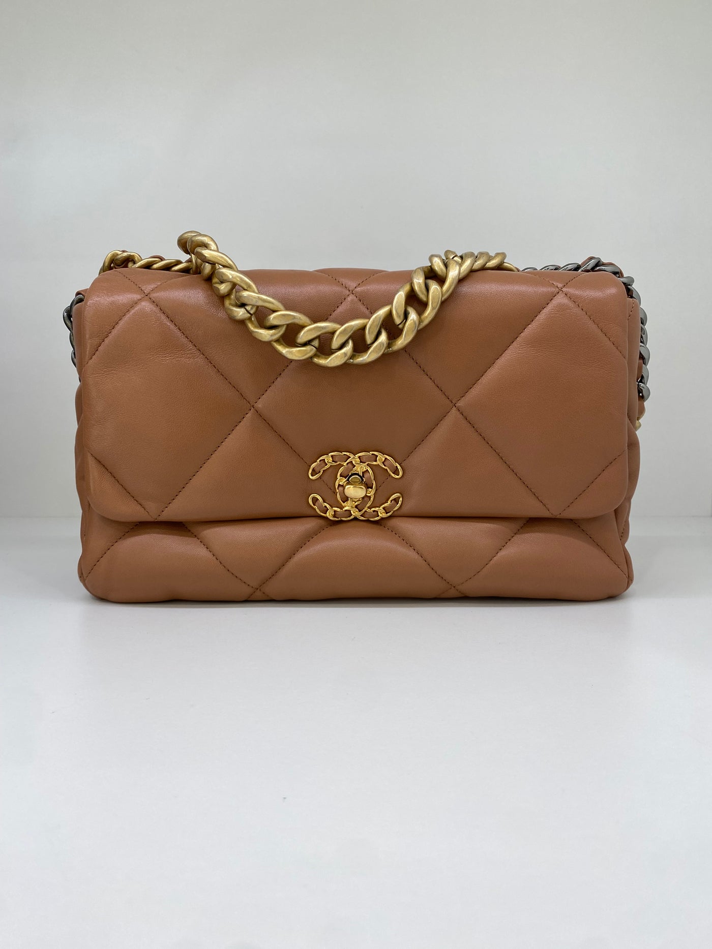 Chanel 19 Caramel Medium