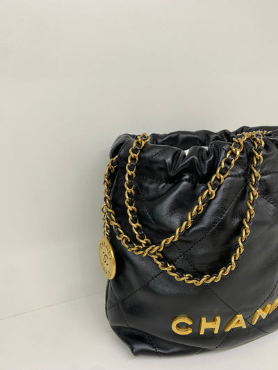 Chanel 22 Mini Black GHW (microchipped)