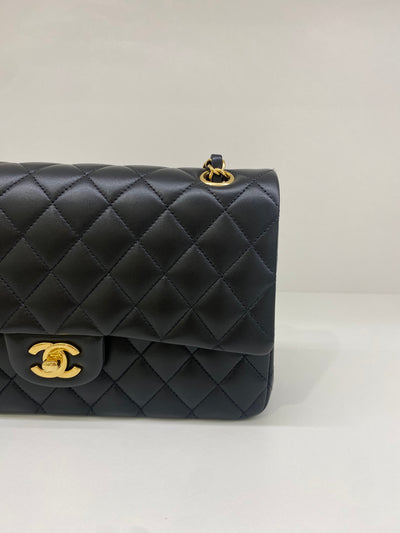 Chanel Classic Flap - Medium Black GHW (microchipped)
