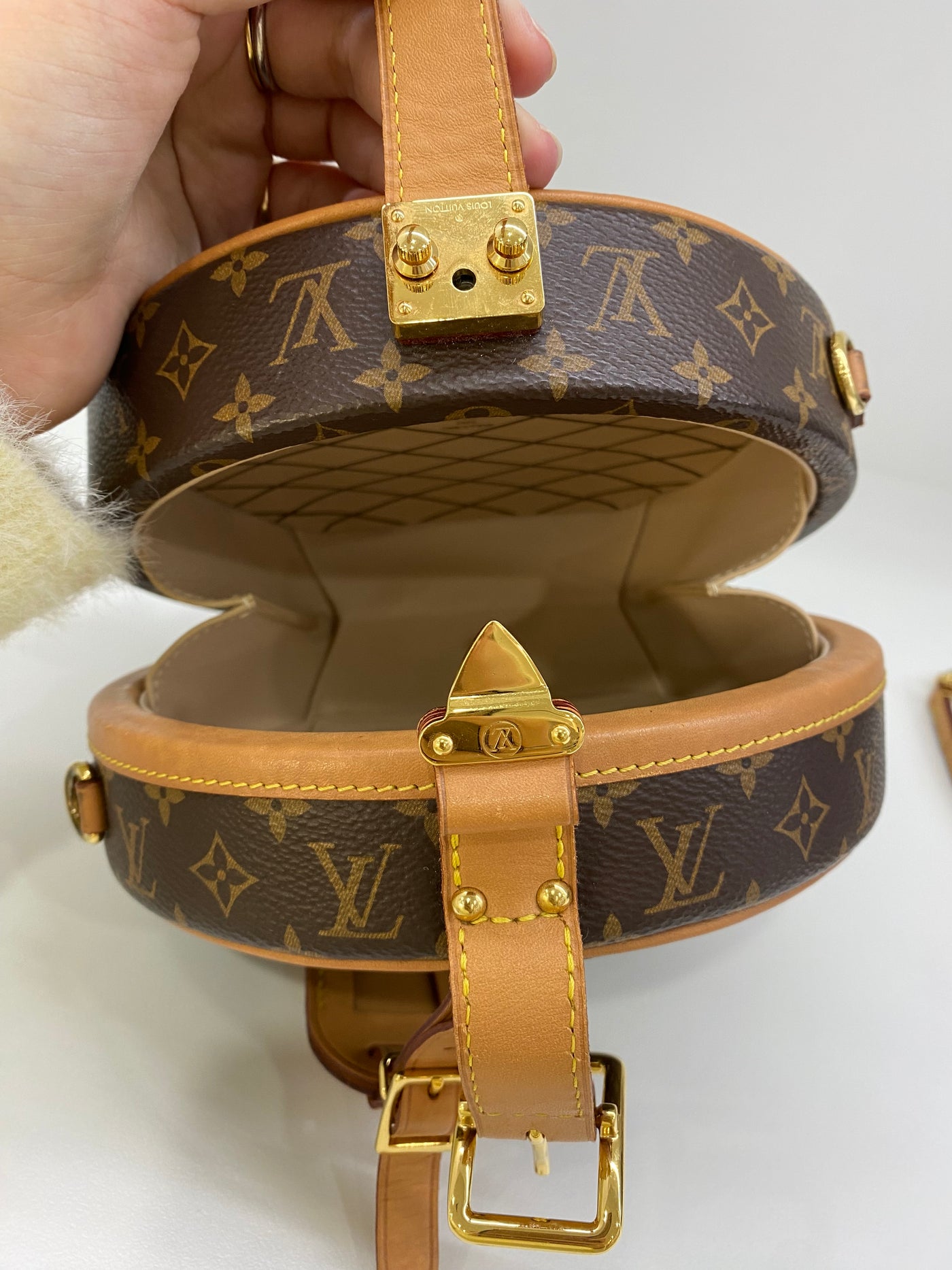 Louis Vuitton Petite Boite Chapeau