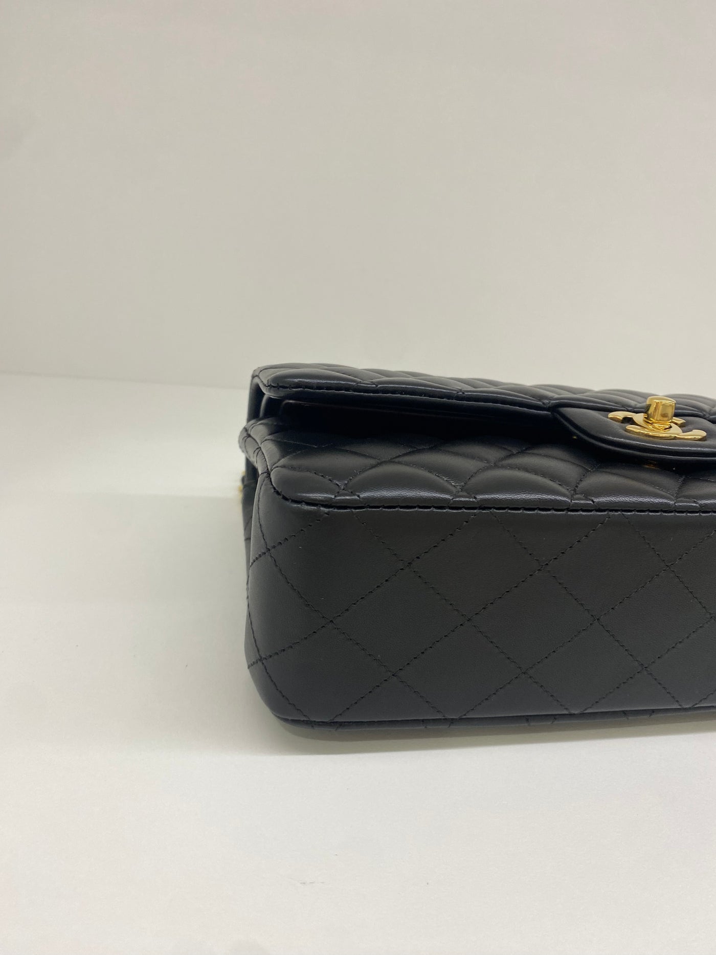 Chanel Classic Flap - Medium Black GHW (microchipped)
