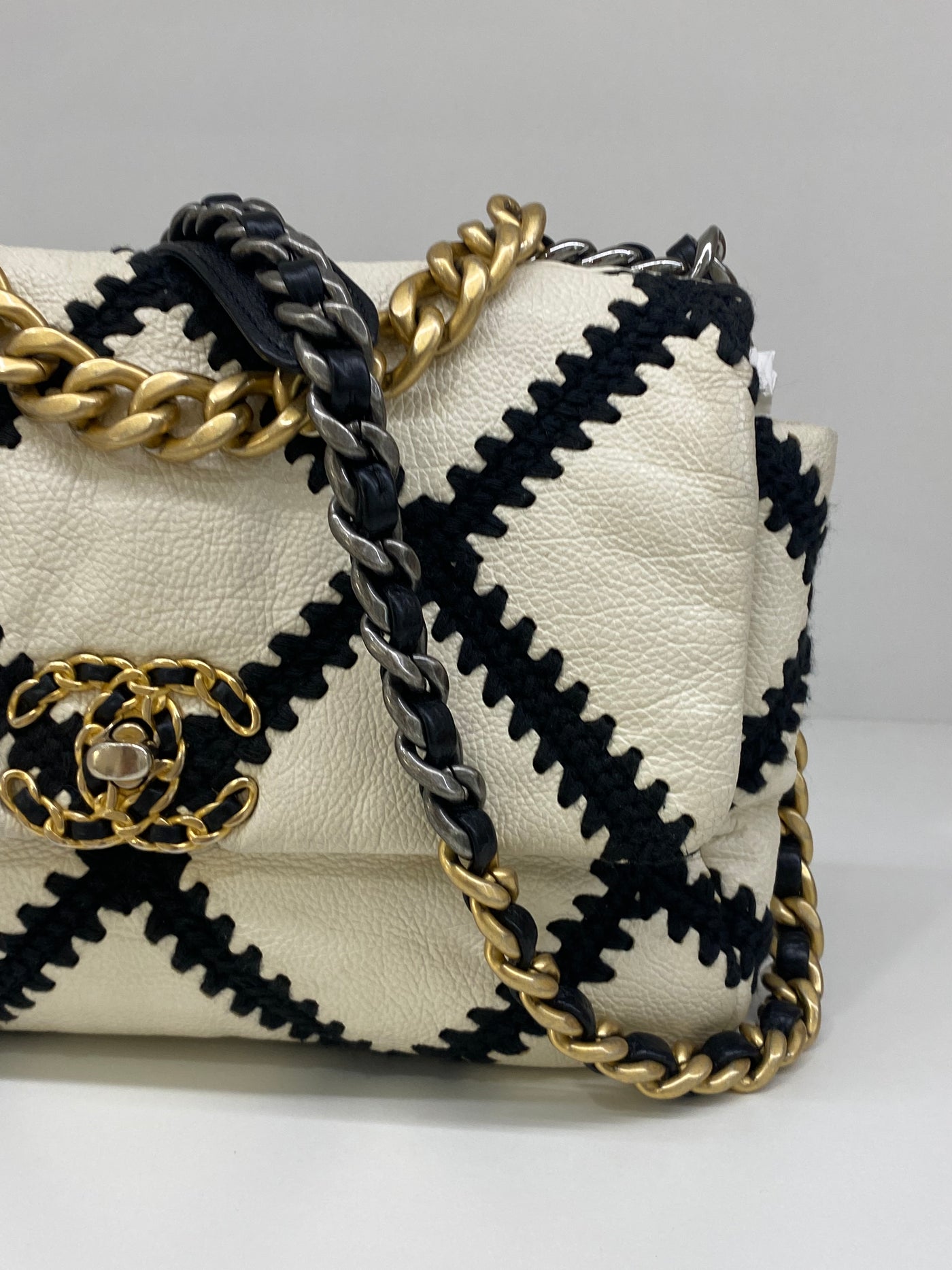 Chanel 19 Bag Large White/Black