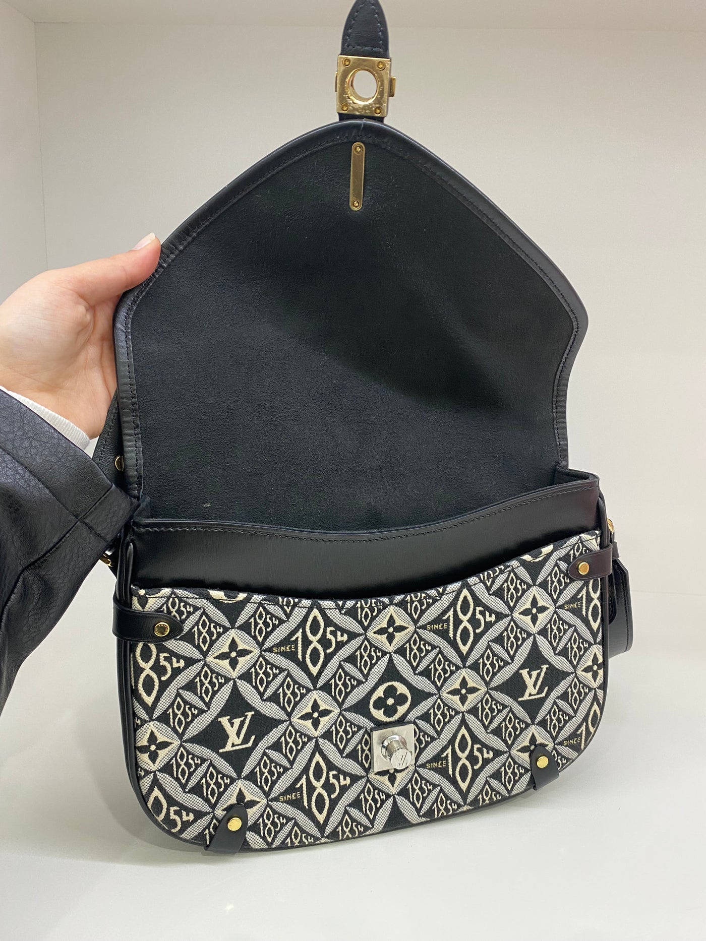 Louis Vuitton Neo Saumur limited edition - 2022 microchip