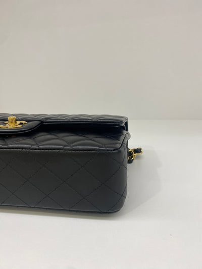 Chanel Classic Flap - Medium Black GHW (microchipped)