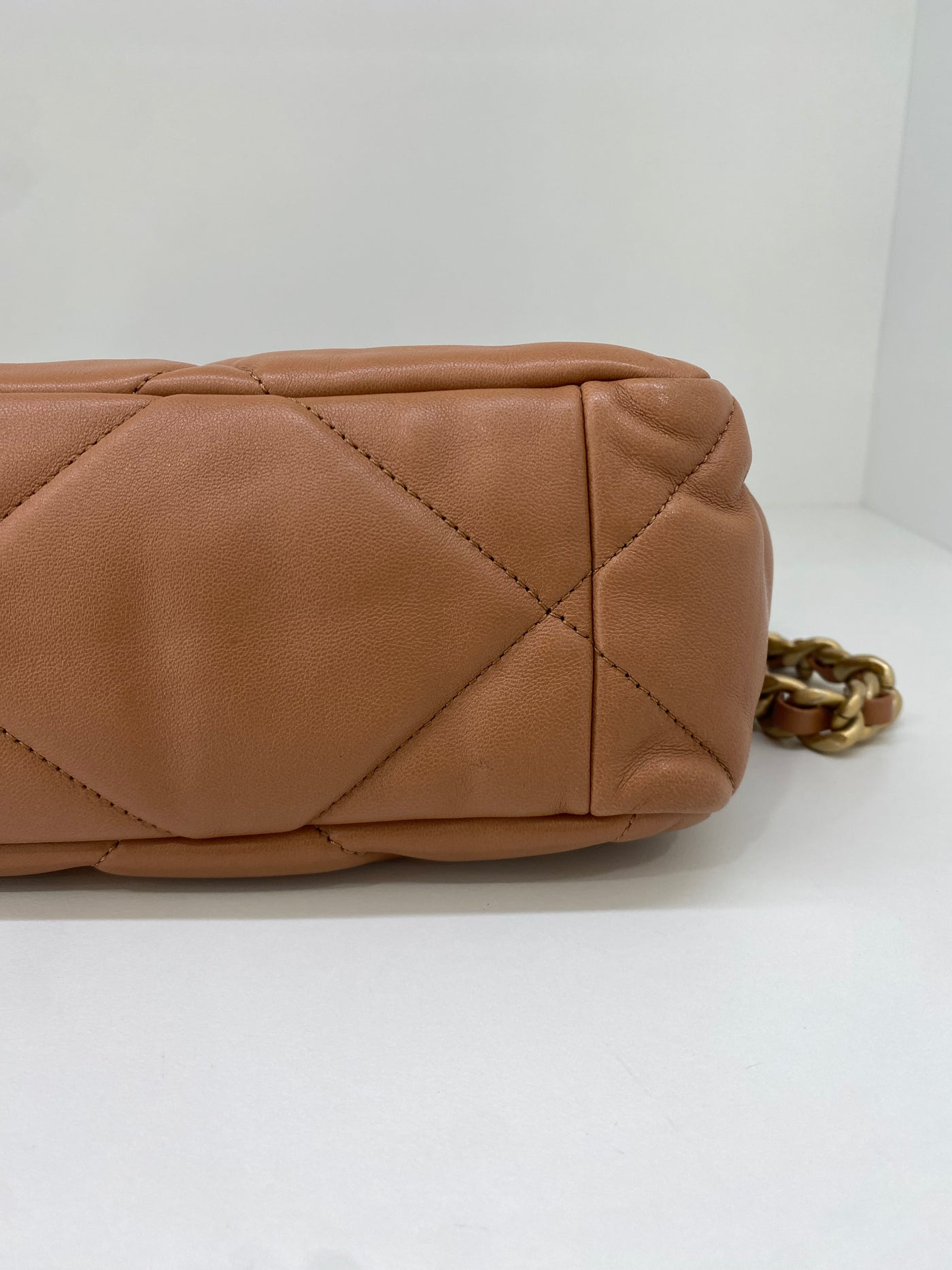 Chanel 19 Caramel Medium