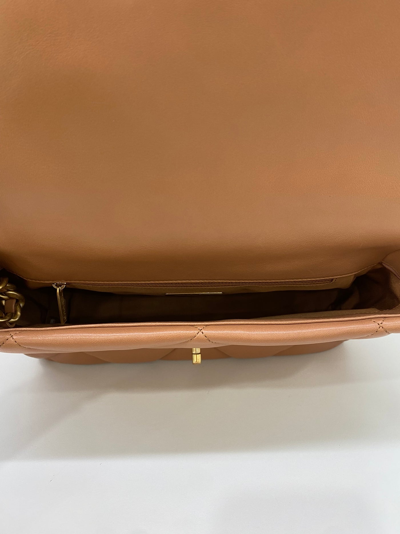 Chanel 19 Caramel Medium