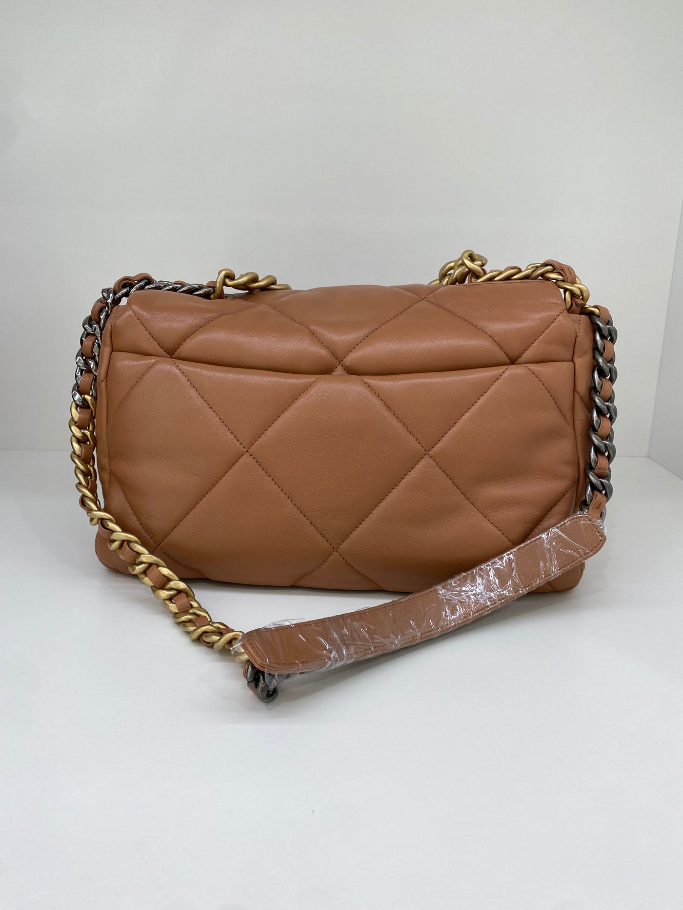 Chanel 19 Caramel Medium