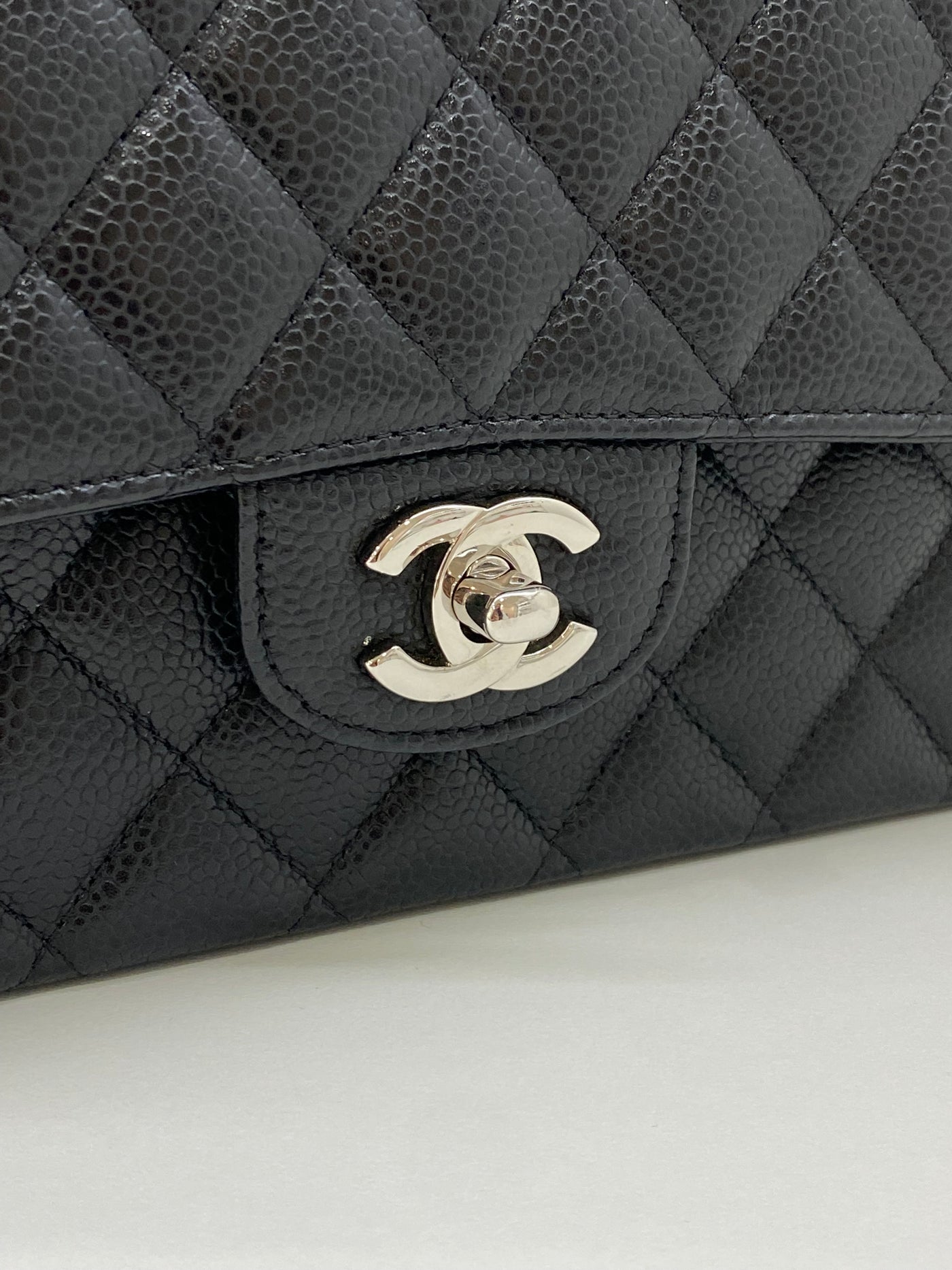 Chanel Classic Flap Medium Black Caviar SHW