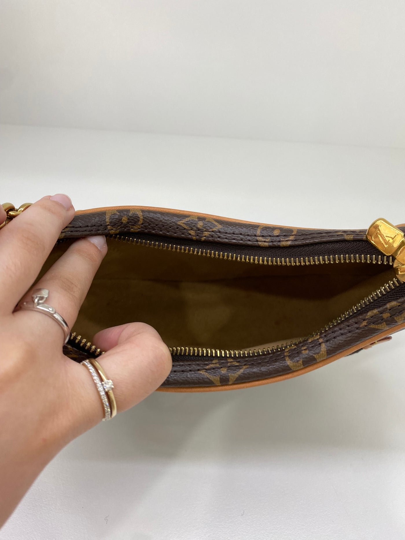 Louis Vuitton Loop Monogram GHW