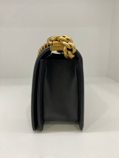 Chanel Boy Bag Black Caviar Medium GHW