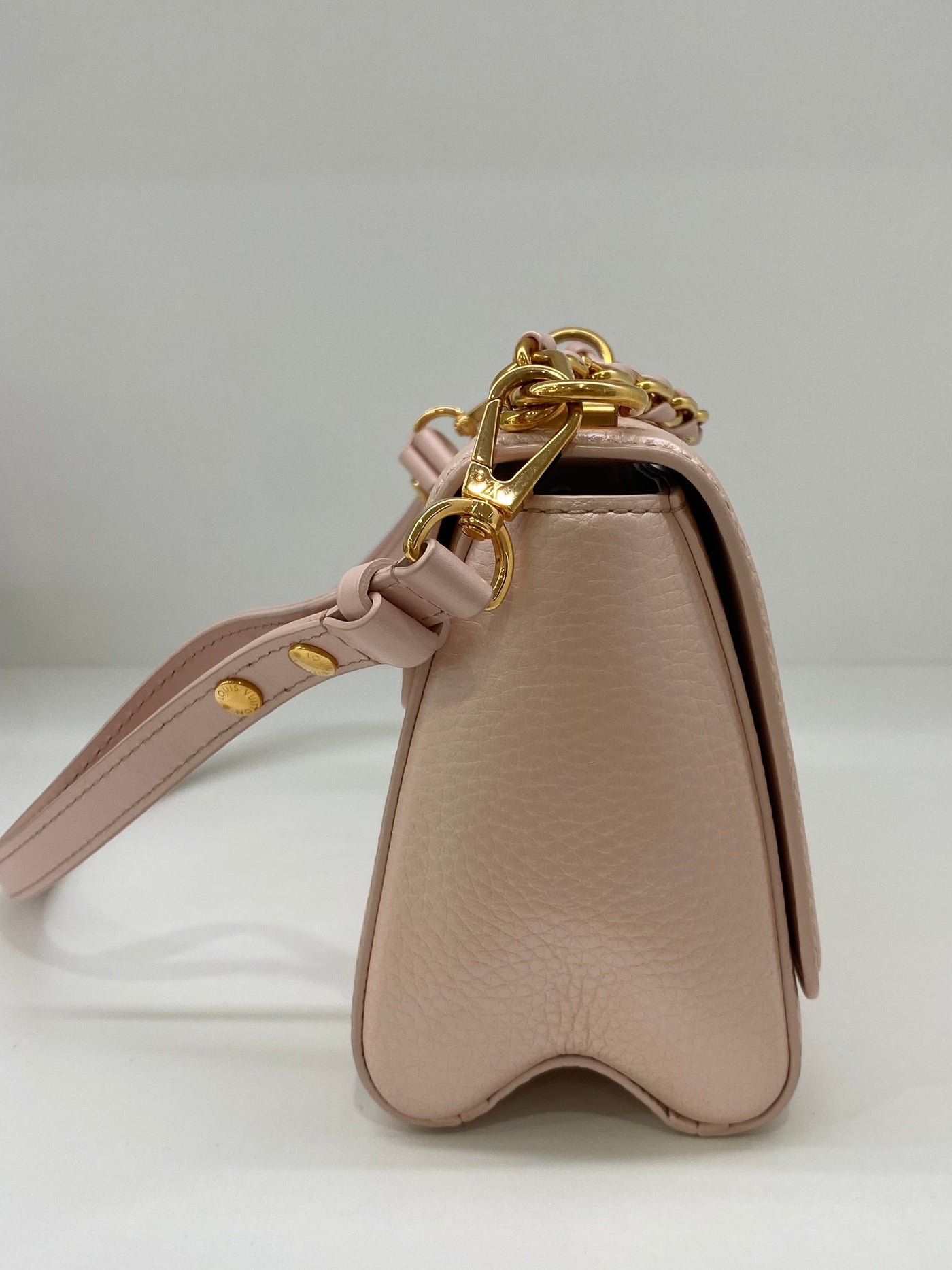 Louis Vuitton Twist MM Pink Iridescent GHW