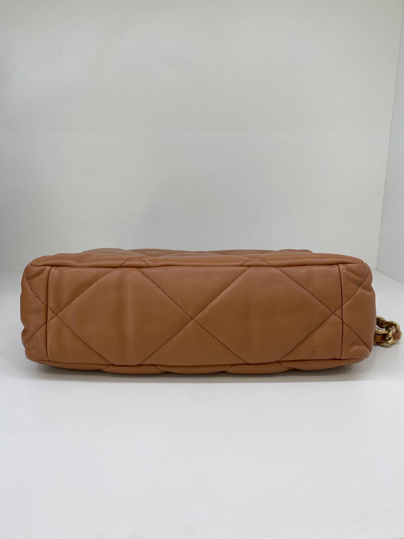 Chanel 19 Caramel Medium