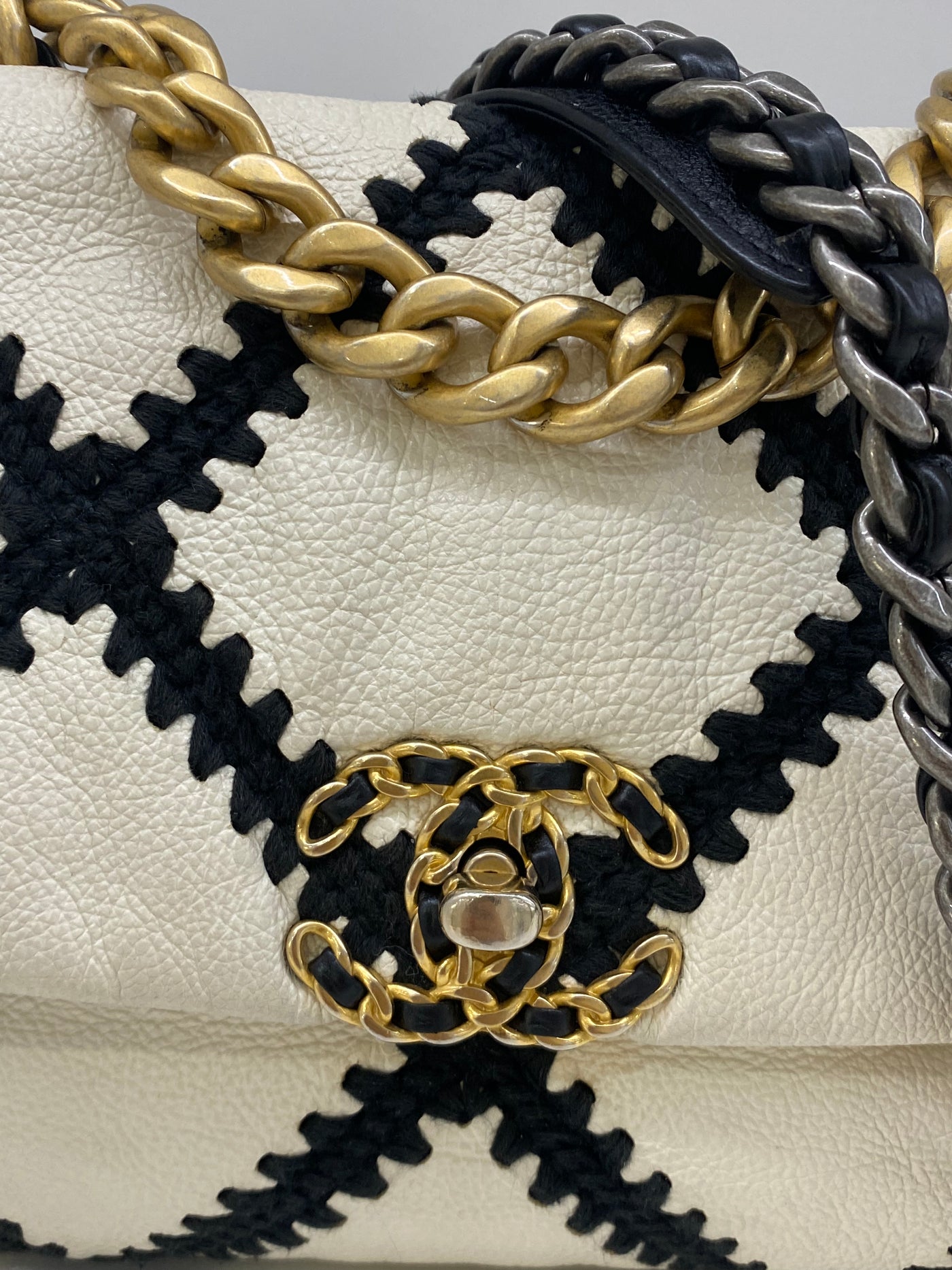 Chanel 19 Bag Large White/Black