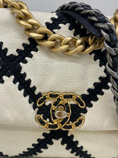 Chanel 19 Bag Large White/Black