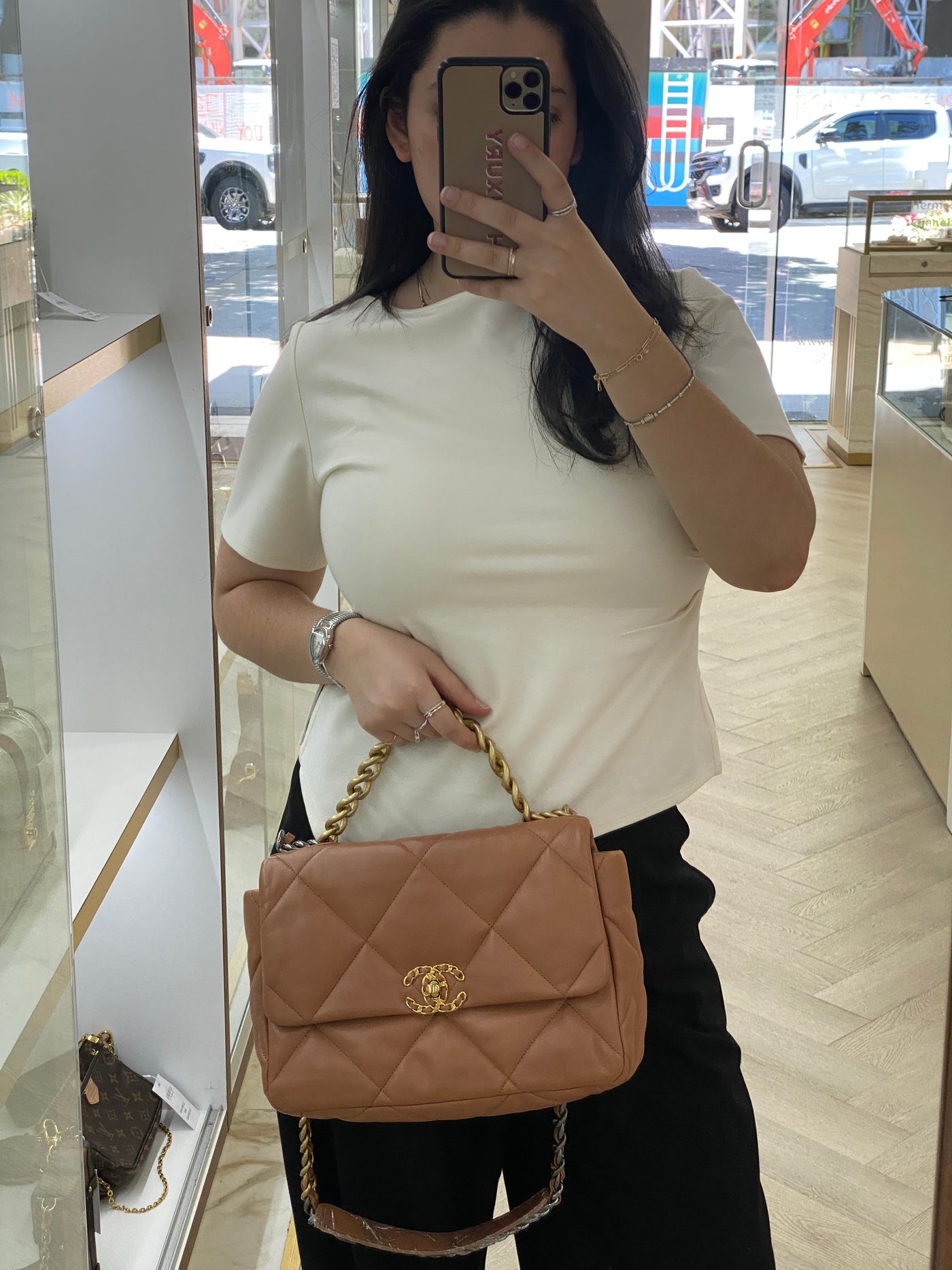 Chanel 19 Caramel Medium