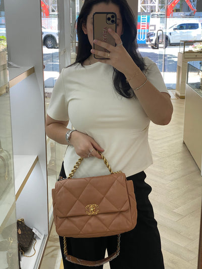 Chanel 19 Caramel Medium
