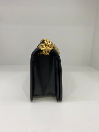 Chanel Boy Bag Black Caviar Medium GHW