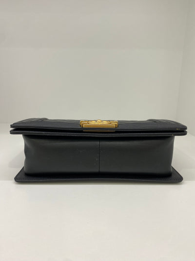 Chanel Boy Bag Black Caviar Medium GHW
