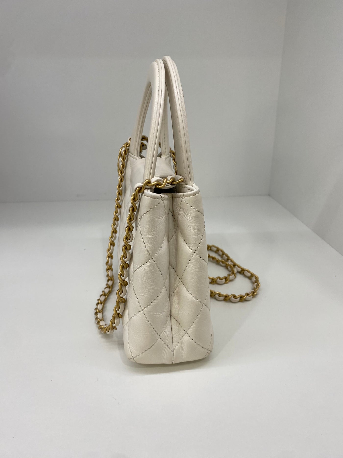 Chanel Kelly Cream GHW