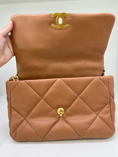 Chanel 19 Caramel Medium