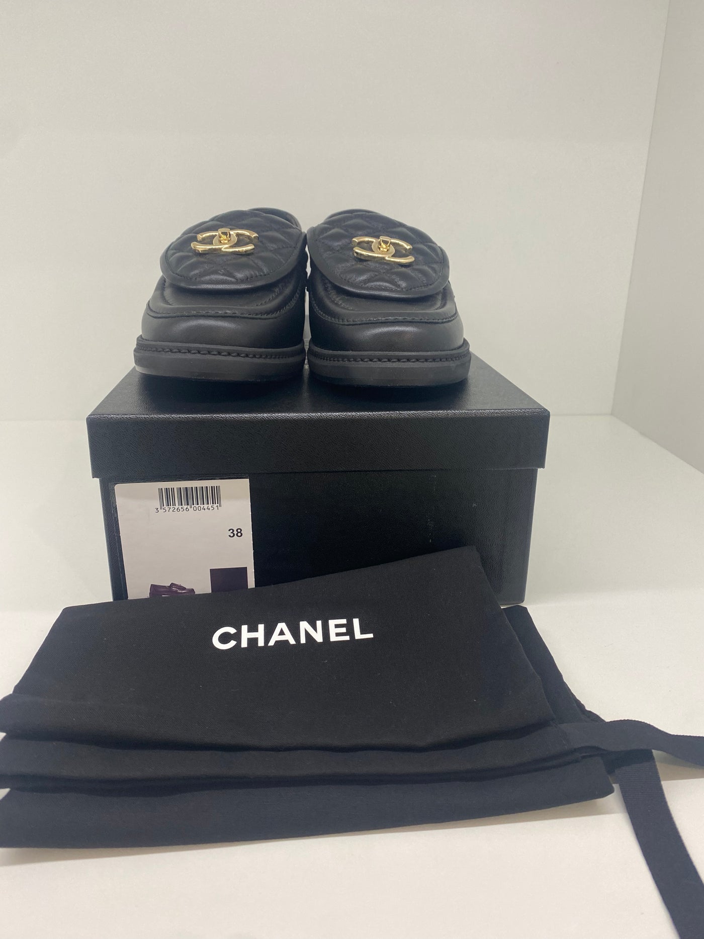 Chanel CC turnlock Loafers 38