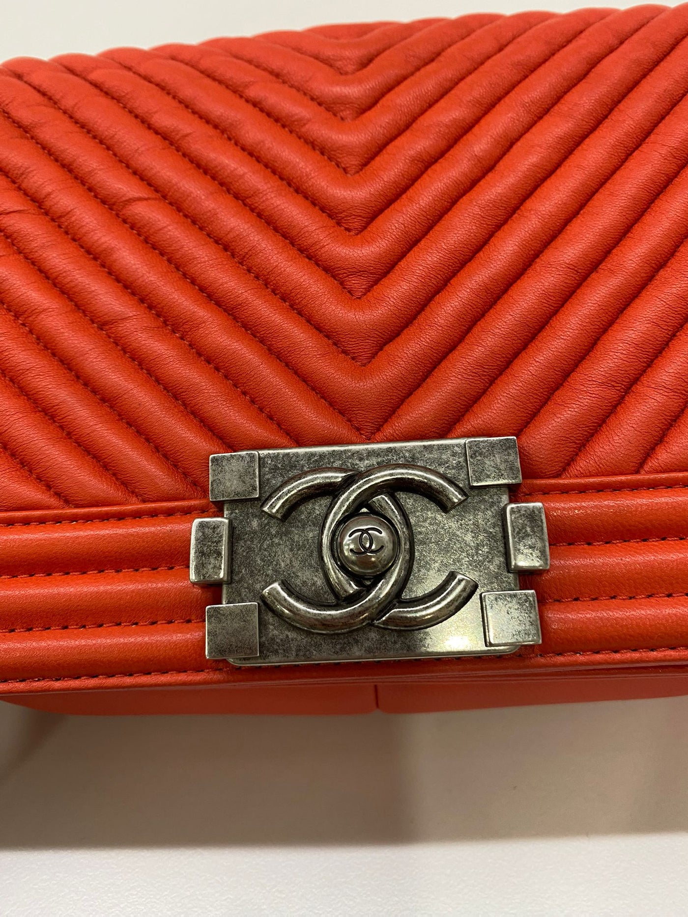 Chanel Medium Boy Bag - blood orange - Ruthenium Hardware