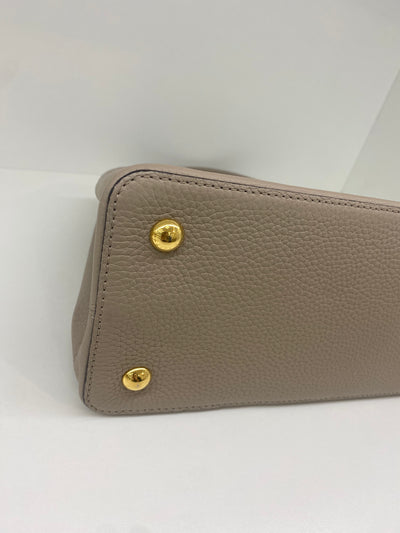 Louis Vuitton Capucines MM Beige