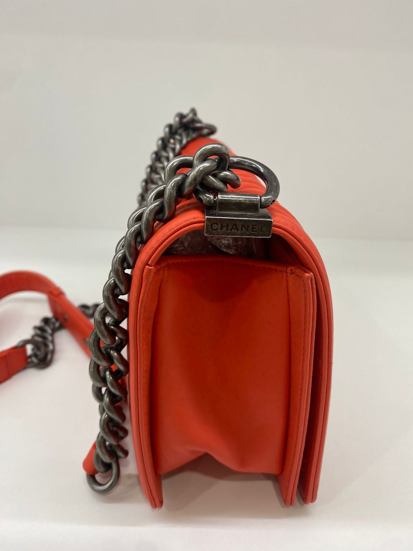 Chanel Medium Boy Bag - blood orange - Ruthenium Hardware