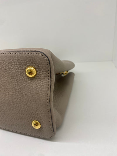 Louis Vuitton Capucines MM Beige