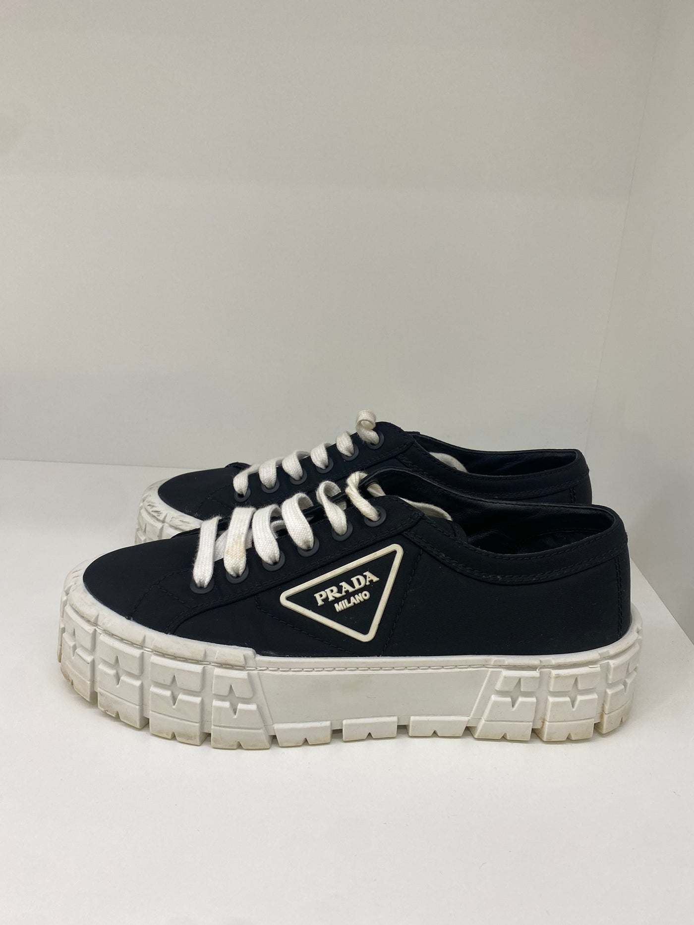 Prada Platform Sneakers Black/White 39.5